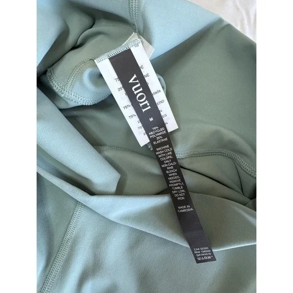 New Vuori AllTheForm Legging Size Medium Sea Spray Blue Stretchy Workout NWT - Picture 9 of 10